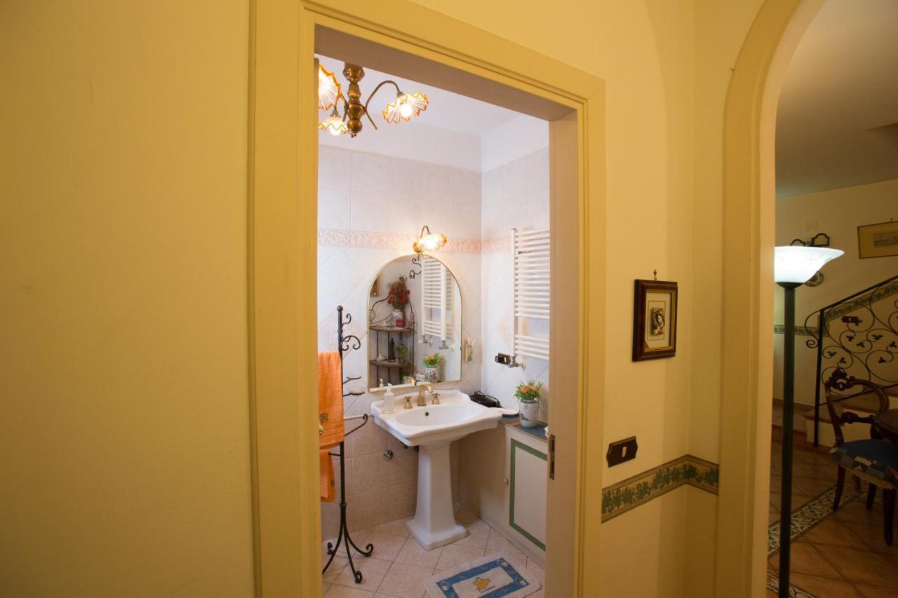 Bed and Breakfast La Via Dei Presepi à Naples Extérieur photo