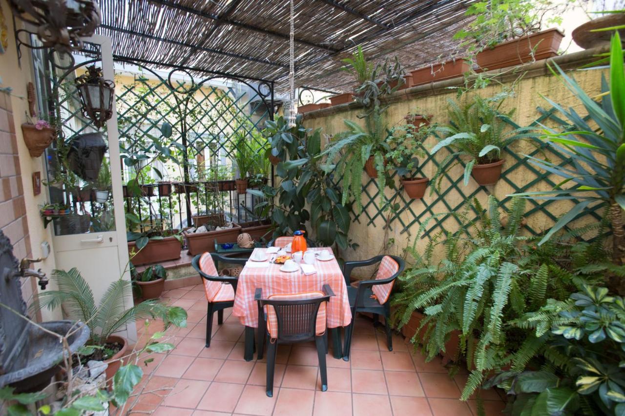 Bed and Breakfast La Via Dei Presepi à Naples Extérieur photo