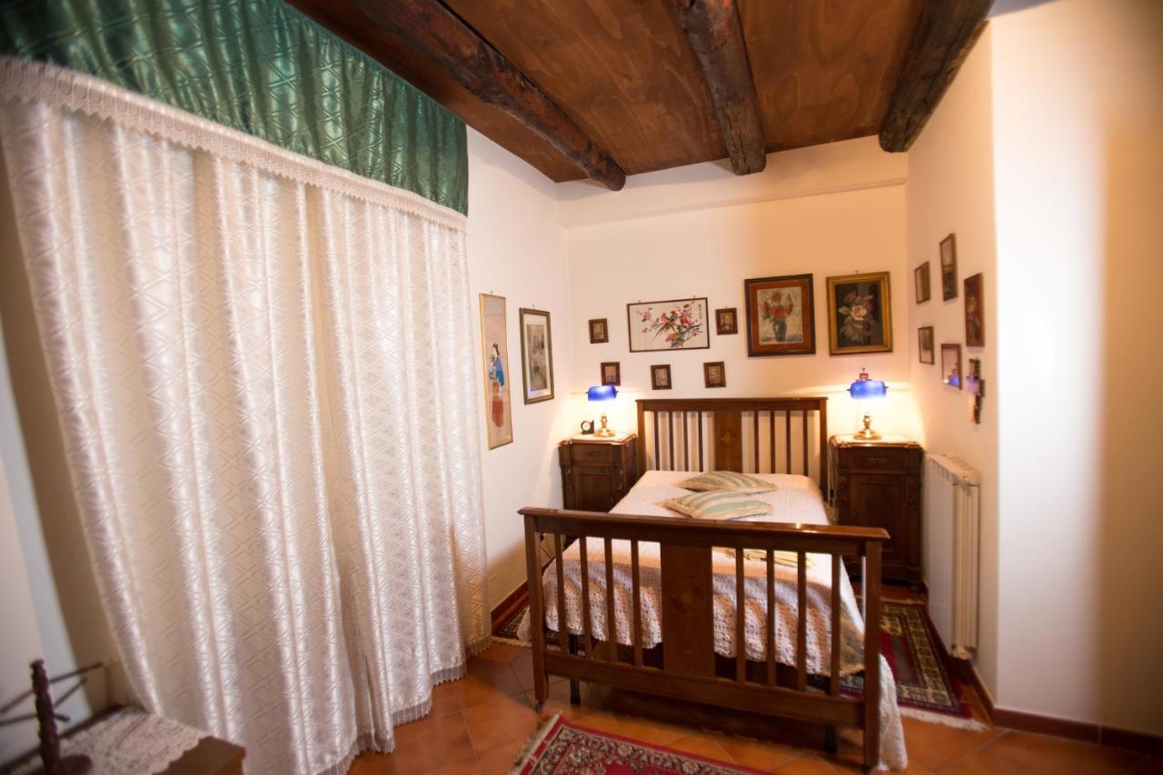 Bed and Breakfast La Via Dei Presepi à Naples Extérieur photo