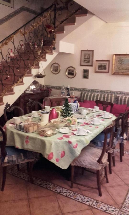 Bed and Breakfast La Via Dei Presepi à Naples Extérieur photo
