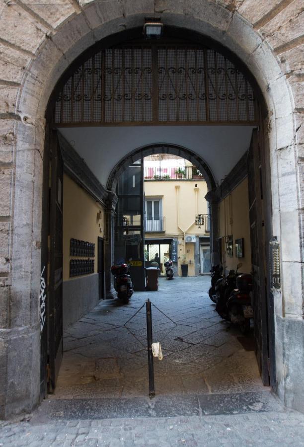Bed and Breakfast La Via Dei Presepi à Naples Extérieur photo
